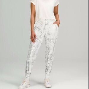 🆕LULULEMON Warm Down Jogger In ‘Thread Dye White’, Size 10